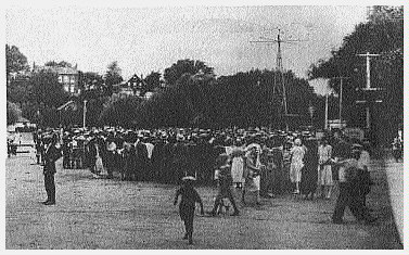 (Image: Crowds Gather)